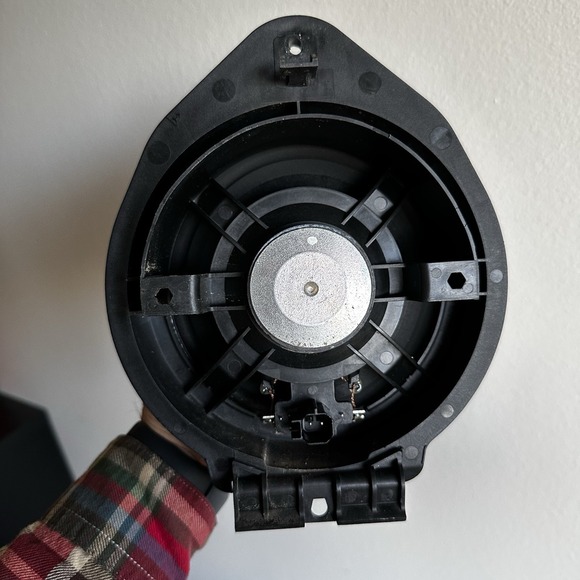 84516393 OEM GM Radio Rear Door Speaker 2019-2021‎ SILVERADO SIERRA 84664540 - Picture 3 of 6